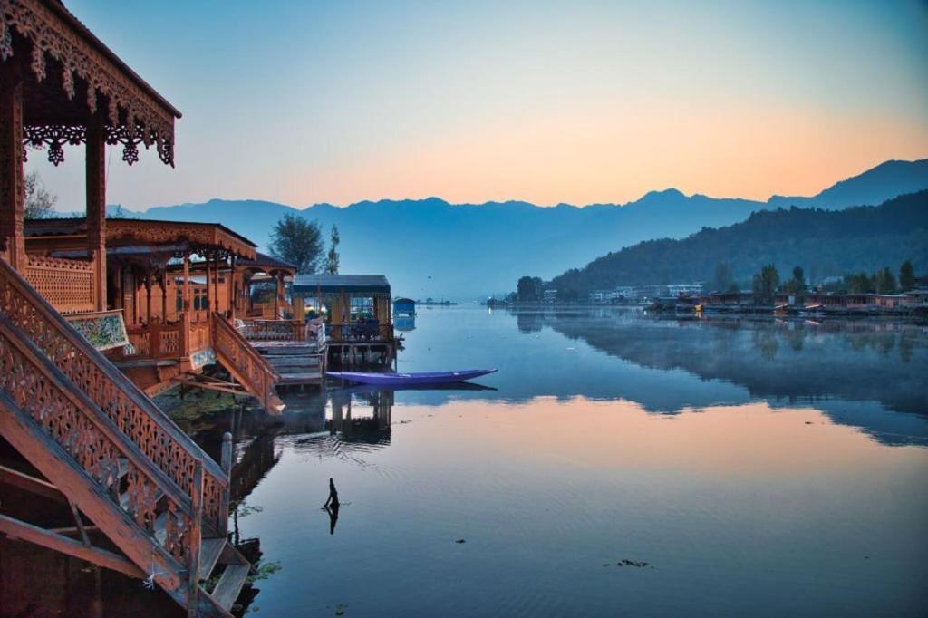 Heritage Amina Group Of Houseboats Hotell Srīnagar Exteriör bild