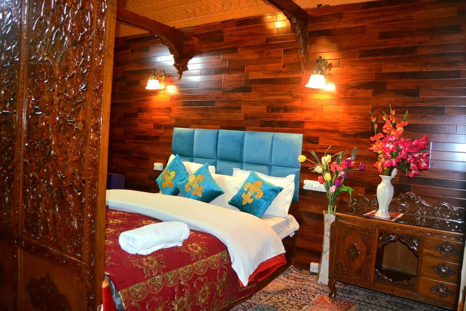Heritage Amina Group Of Houseboats Hotell Srīnagar Exteriör bild
