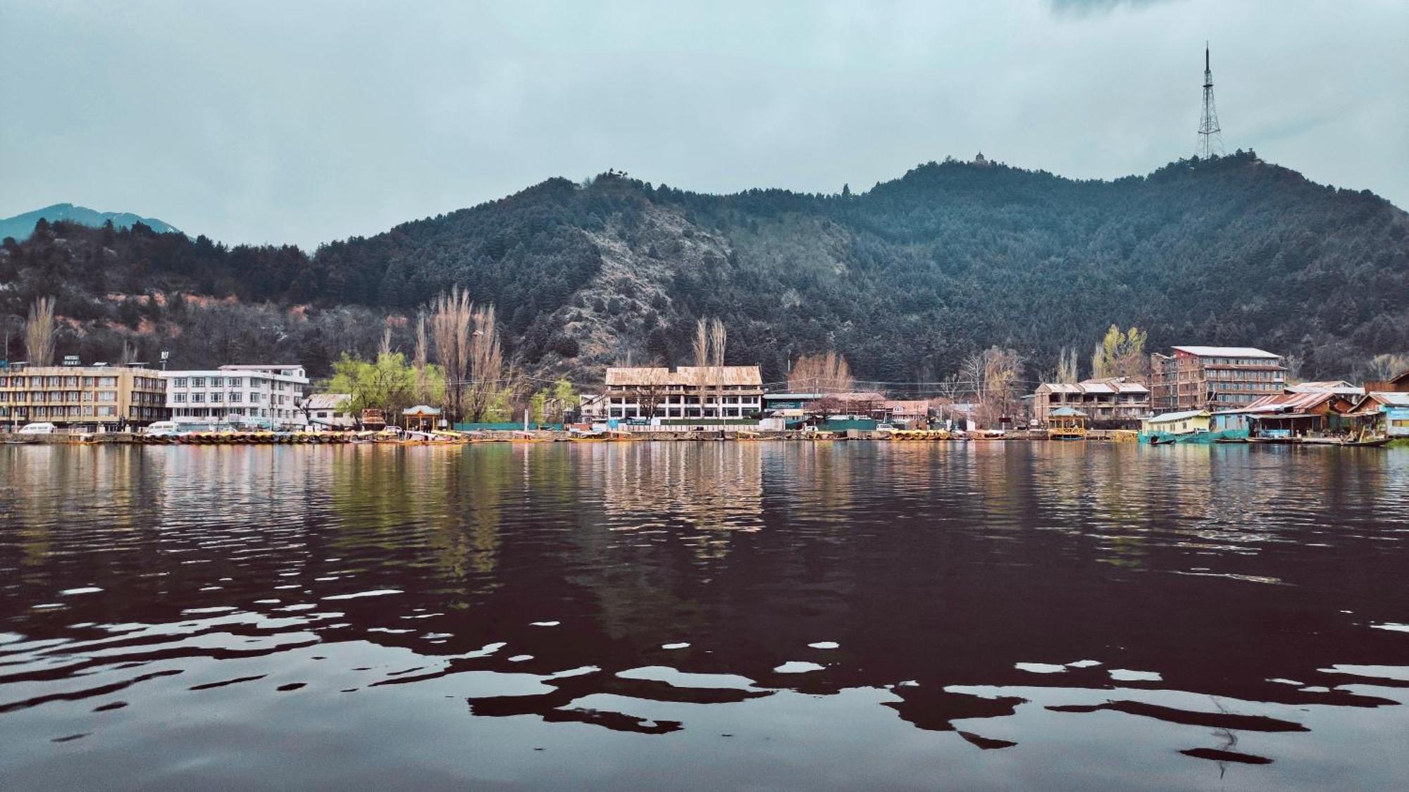 Heritage Amina Group Of Houseboats Hotell Srīnagar Exteriör bild