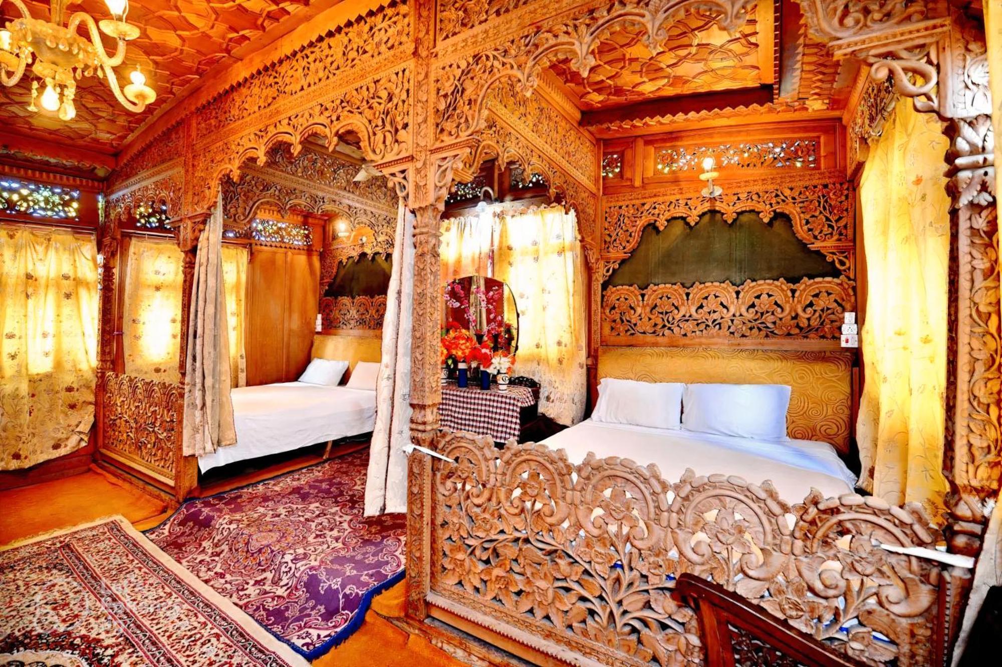 Heritage Amina Group Of Houseboats Hotell Srīnagar Exteriör bild