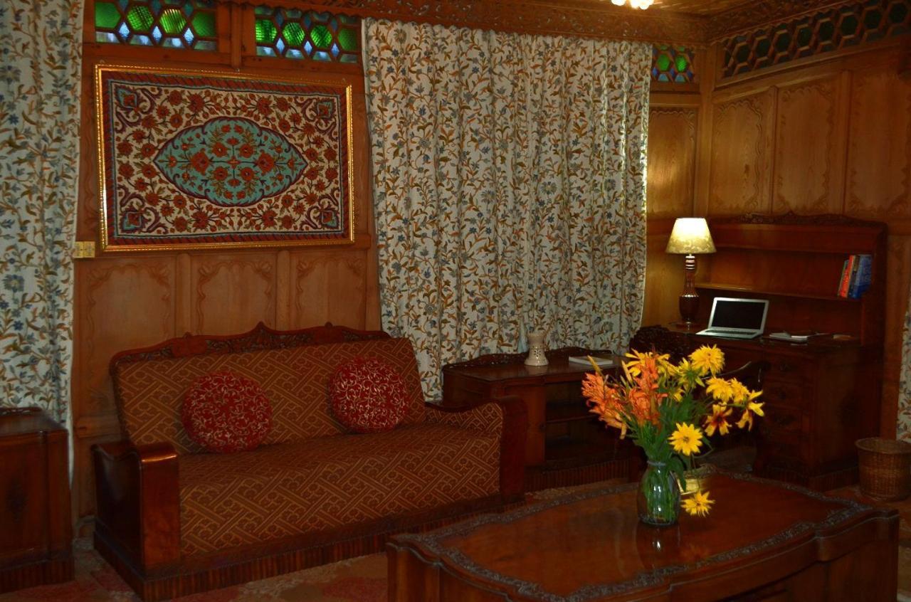Heritage Amina Group Of Houseboats Hotell Srīnagar Exteriör bild