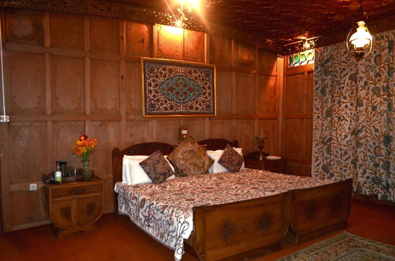 Heritage Amina Group Of Houseboats Hotell Srīnagar Exteriör bild
