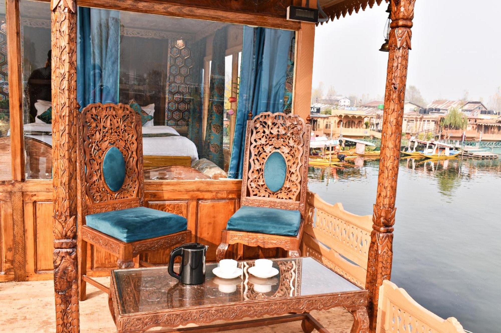 Heritage Amina Group Of Houseboats Hotell Srīnagar Exteriör bild