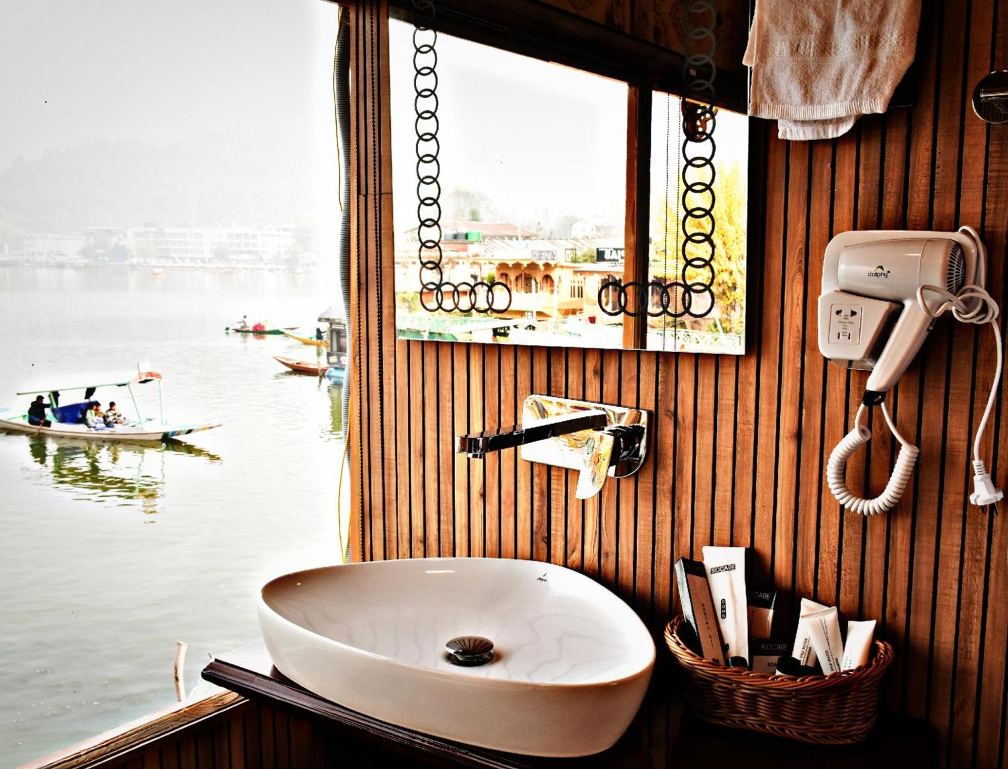 Heritage Amina Group Of Houseboats Hotell Srīnagar Exteriör bild
